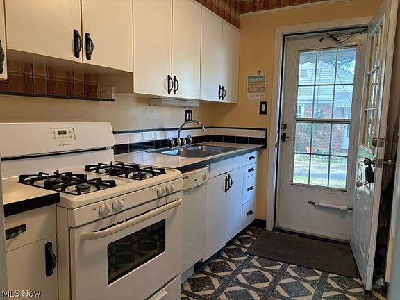 3rd image of 272 E 235th St