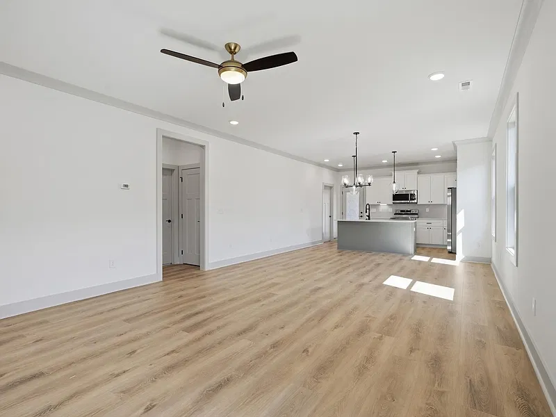 3 bed, 2.0 bath, 1457 sqft, $1,690 — Photo 4