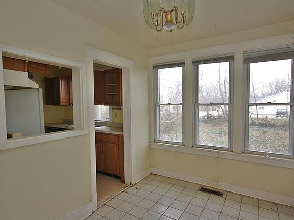 4th image of 208 W Forest Ave
