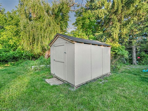 5th image of 21841 Marian Cir