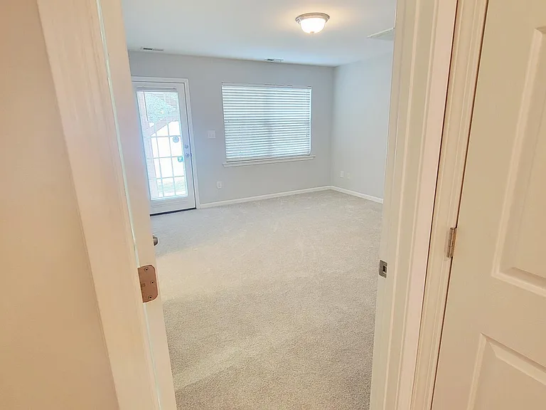 8827 Thornton Town Pl — Photo 4
