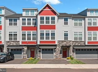 70 Independence Ct, Perkasie, PA 18944