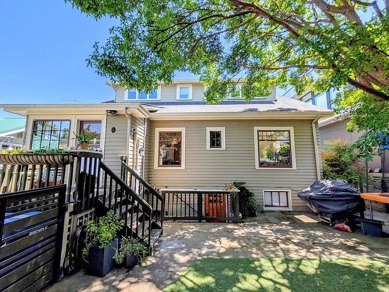 6223 Greenwood Ave N — Photo 35