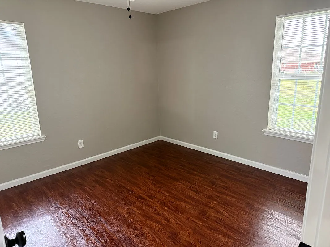 2 bed, 1.0 bath, 1000 sqft, $1,400 — Photo 2