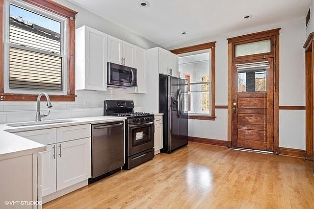 1st image of 1453 N Washtenaw Ave APT 2