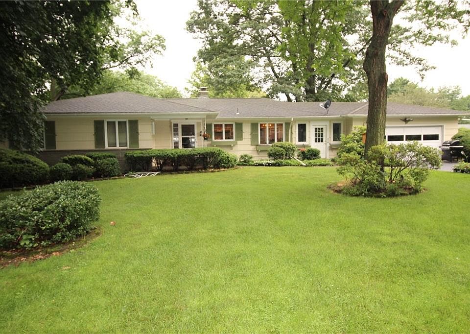 1st image of 19 Shire Oaks Dr