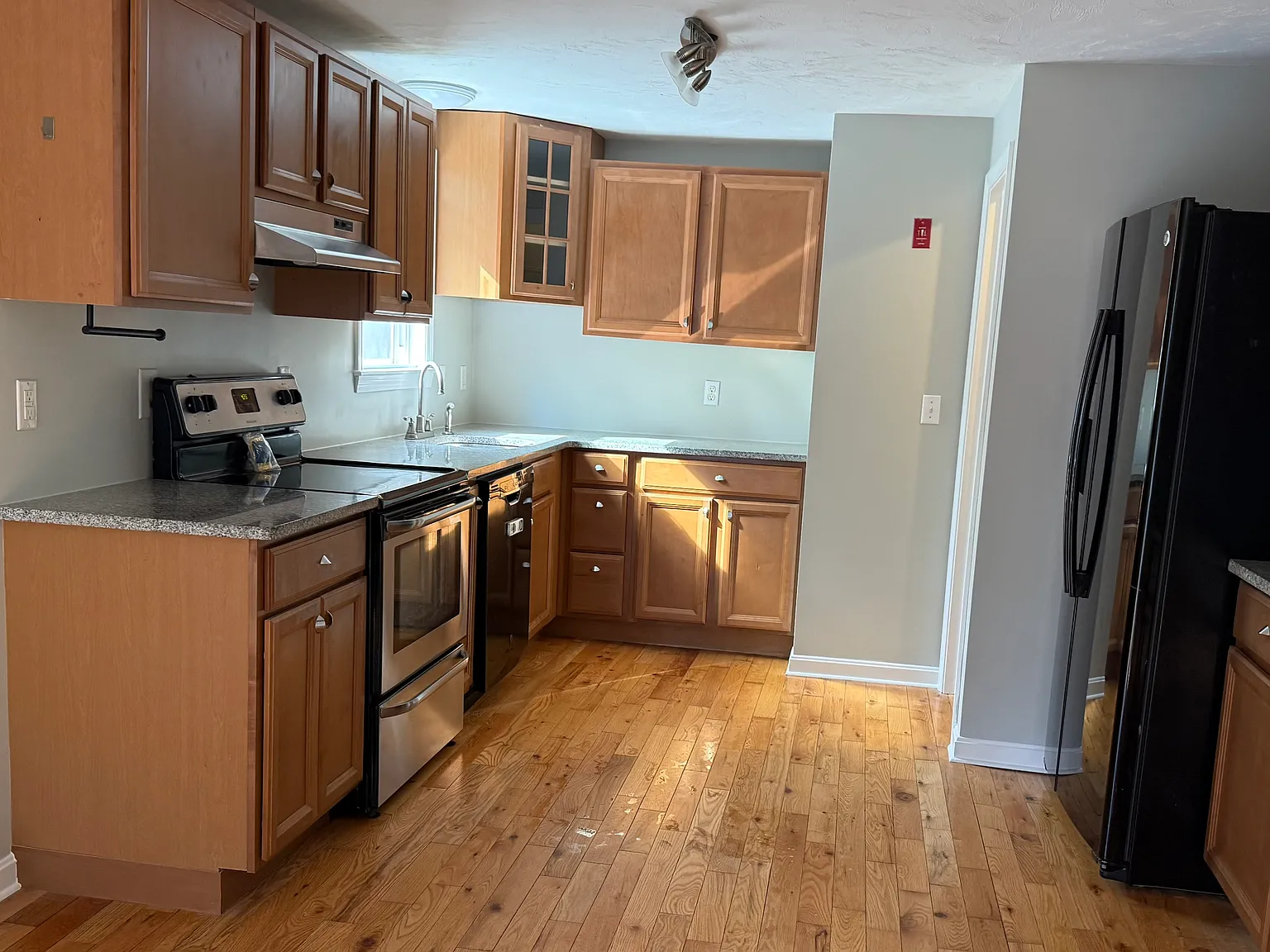 3 bed, 1700 sqft, $3,300 — Photo 3