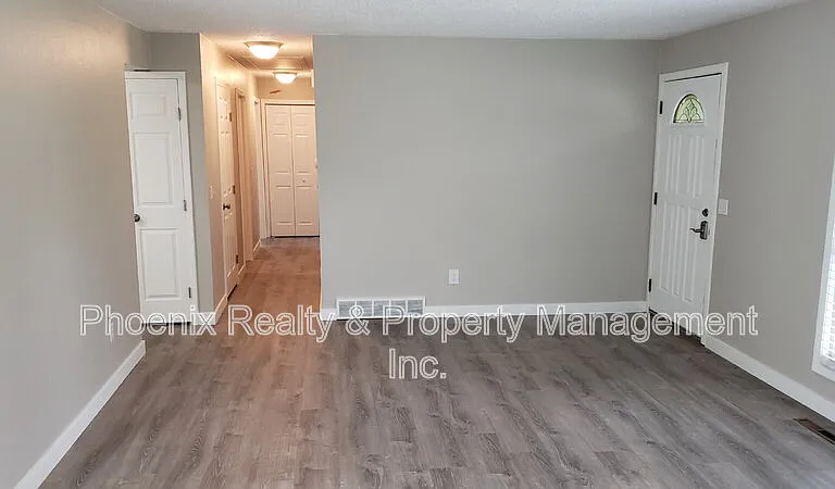 1362 Tipperary St — Photo 3