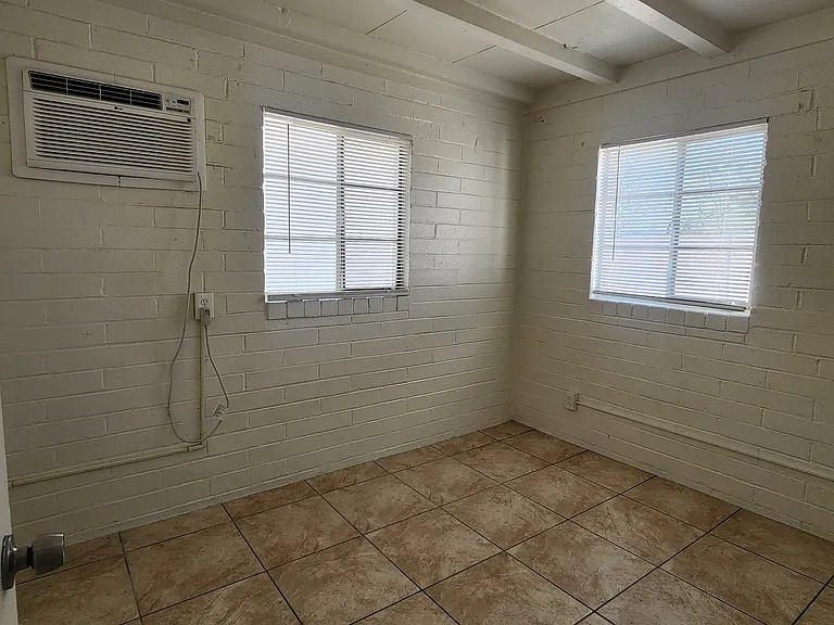 617 E Knox Dr — Photo 5