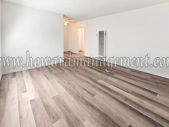 3rd image of 4124 Grand View Blvd #18