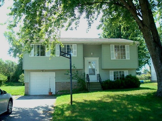 1st image of 19 Fox Hollow Dr