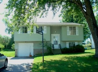 19 Fox Hollow Dr, Hamlin, NY 14464
