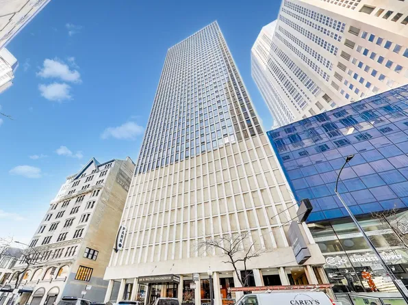 100 E Walton St APT 21B, Chicago, IL 60611
