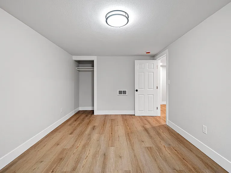 920 W 20th Ave — Photo 3