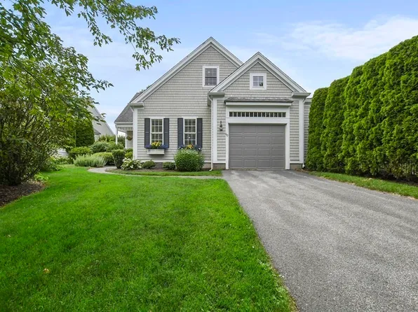 40 Turnberry Rd #40, Buzzards Bay, MA 02532