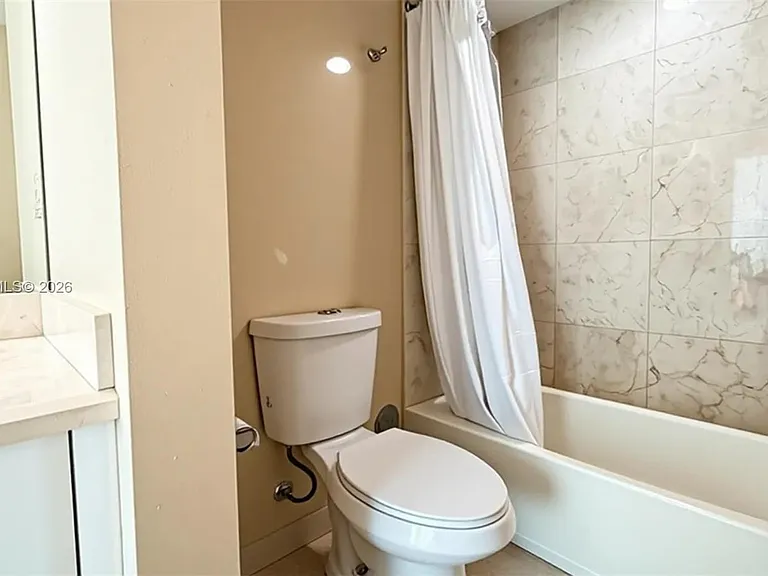 19400 Turnberry Way #1132 — Photo 14