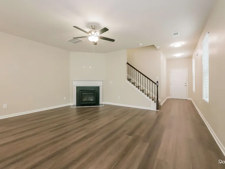 516 Dasheill Ln — Photo 2