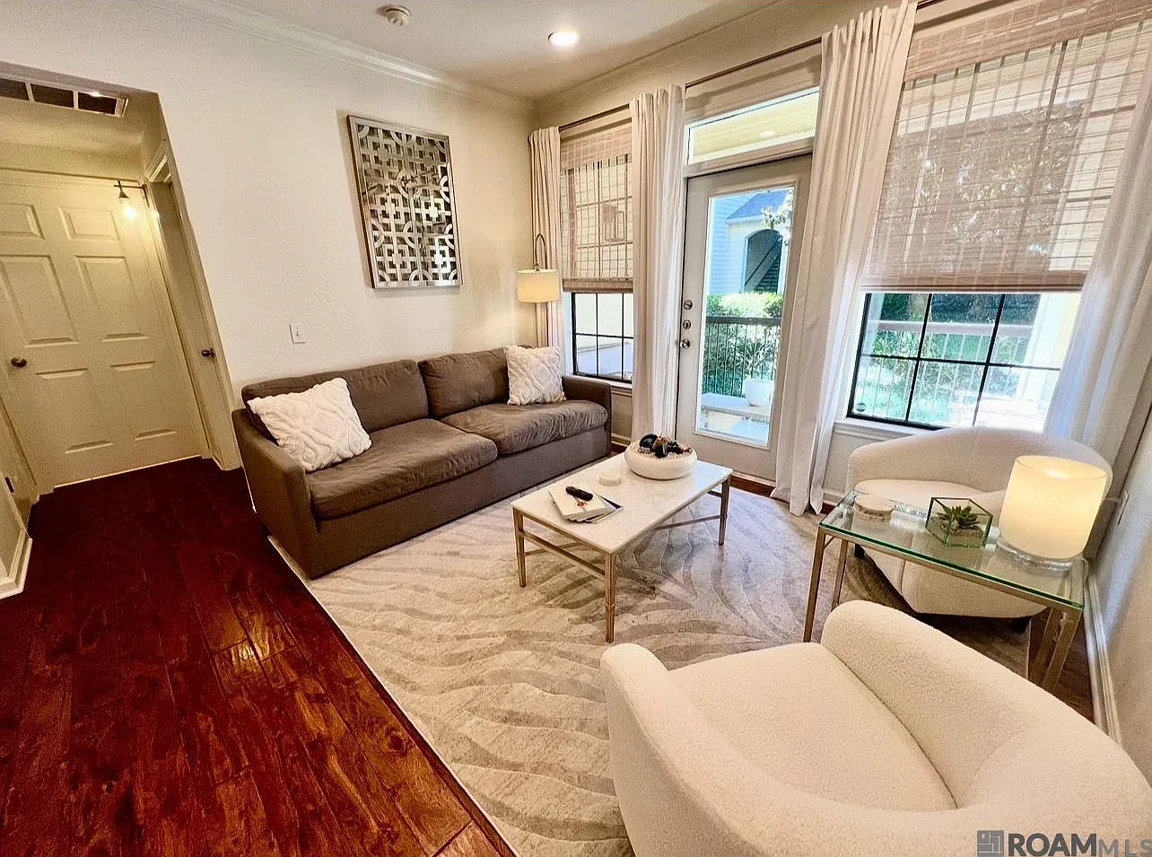 1 bed, 697 sqft, $2,000 — Photo 2
