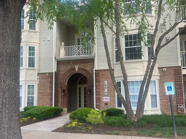 18819 Sparkling Water Dr APT 304, Germantown, MD 20874