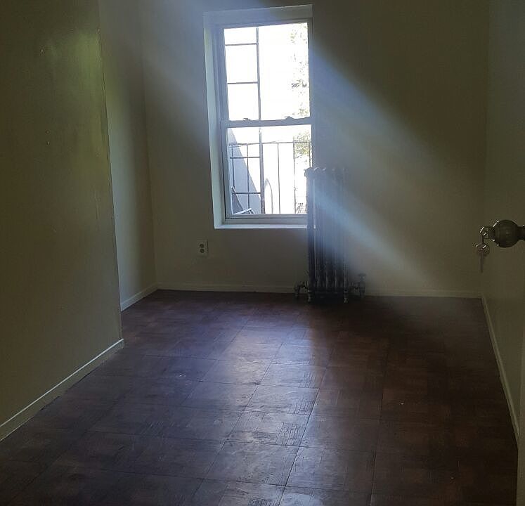 1st image of 335 Jefferson Ave #4