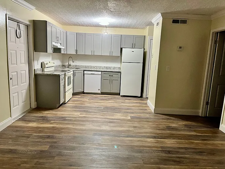 8205 Sun Spring Cir #72 — Photo 5