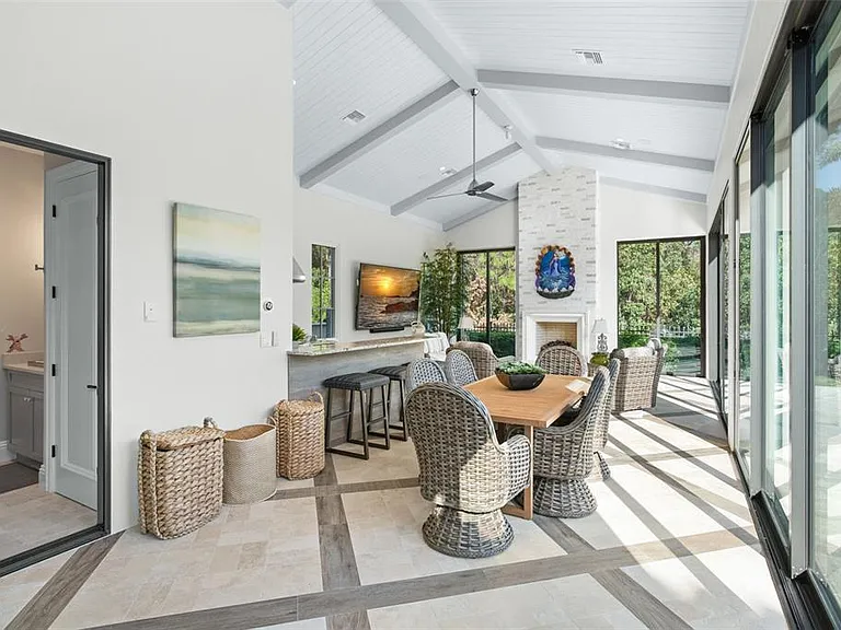 10331 Los Feliz Dr — Photo 33