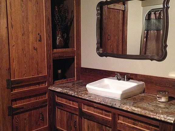 Master suite bathroom 