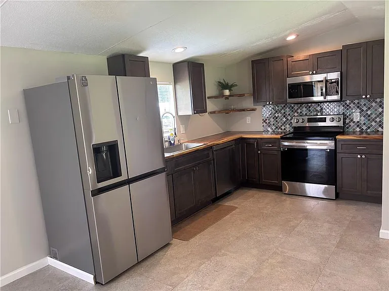 511 Chapel Hill Rd — Photo 2