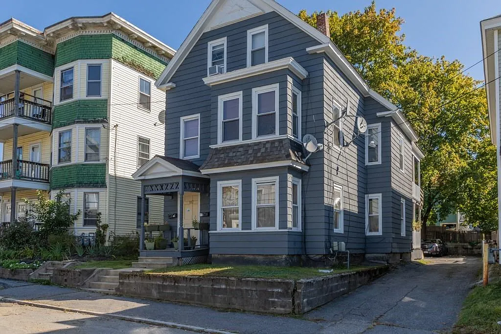 122 Myrtle Ave — Photo 1