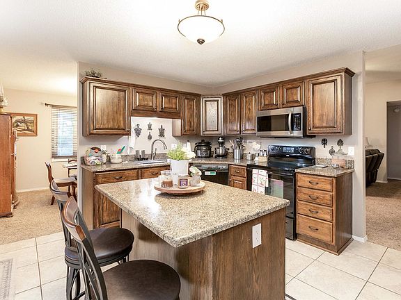 3rd image of 9035 S Posey Ct