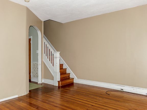 5th image of 534 Arthur St