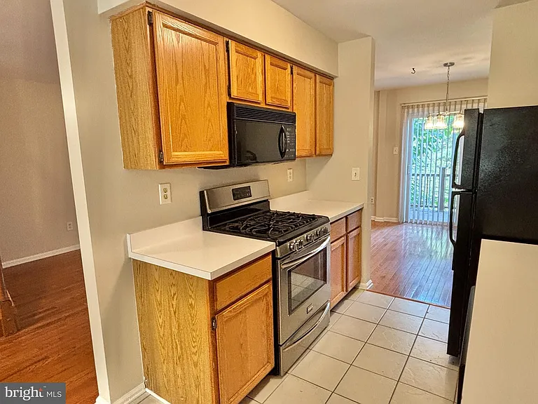 335 Danbury Ct #335 — Photo 11