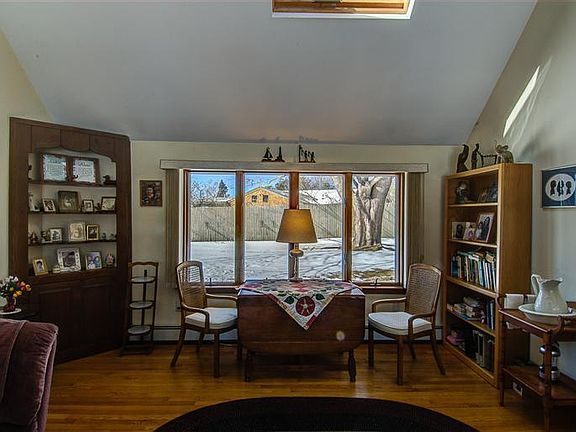 4th image of 454 Scudder Avenue