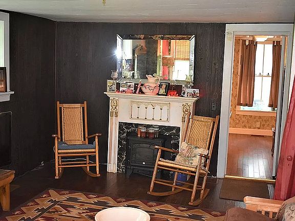 4th image of 104 N Madison Ave