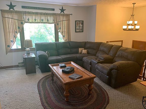3rd image of 1 Pinewood Dr