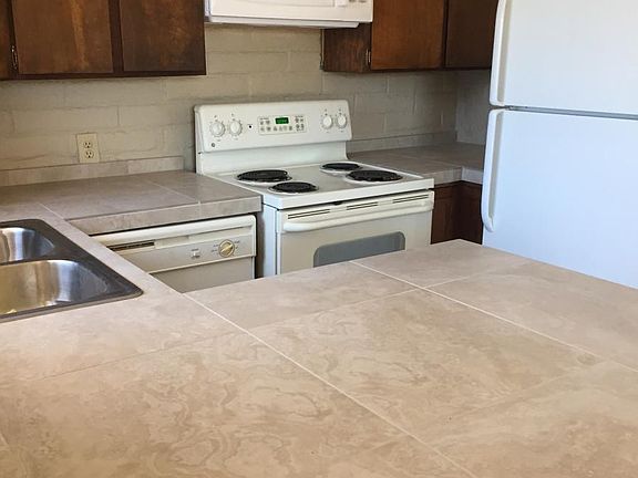 2nd image of 3727 E Fairmount St #2