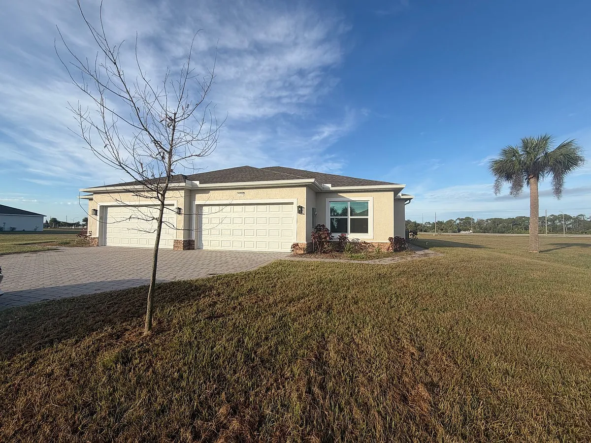 Building Photo - 16107 Badalona Dr