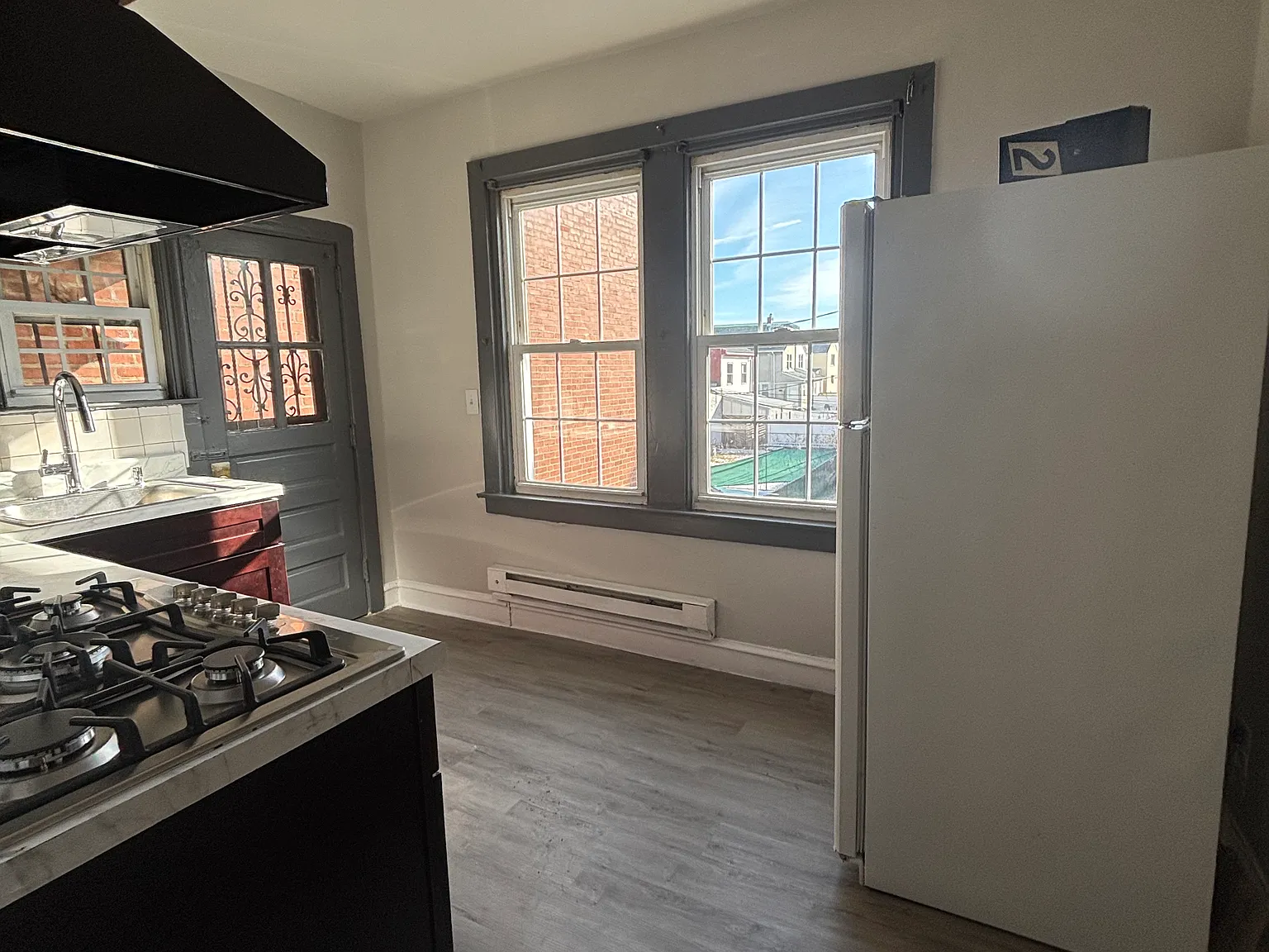 2 bed, 900 sqft, $1,350 — Photo 2