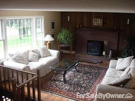 LIVING ROOM W/FIREPLACE