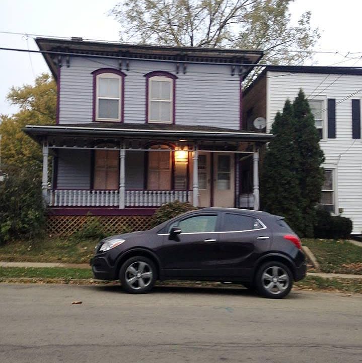 518 & 518.5 W Pleasant St Freeport IL 61032. Duplex