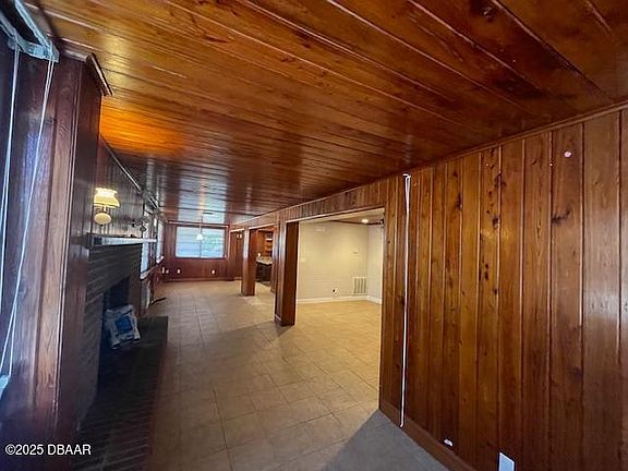 4th image of 1002 10th St #A