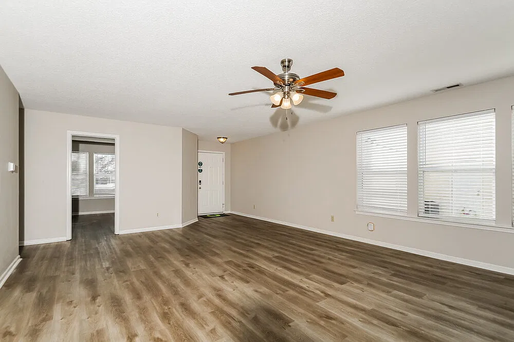 3 bed, 2.0 bath, 1800 sqft, $3,040 — Photo 4
