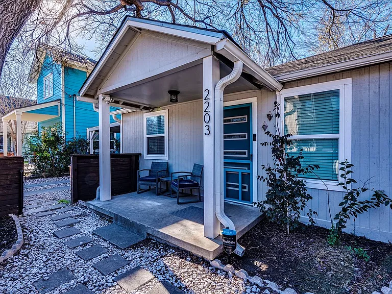 2203 Santa Rita St — Photo 1
