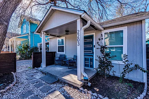 2203 Santa Rita St Photo 1