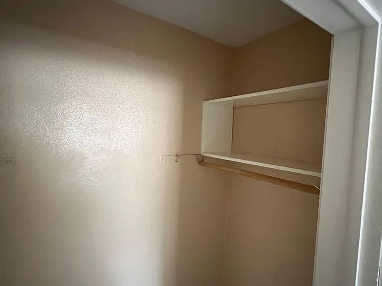 1015 York Ave — Photo 4