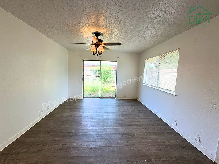 2613 Amherst Ct — Photo 3