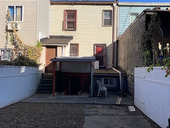 3rd image of 1331 Chisholm St