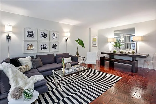 Sold by R New York | media 14