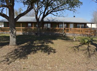 1390 County Road 664, Devine, TX 78016