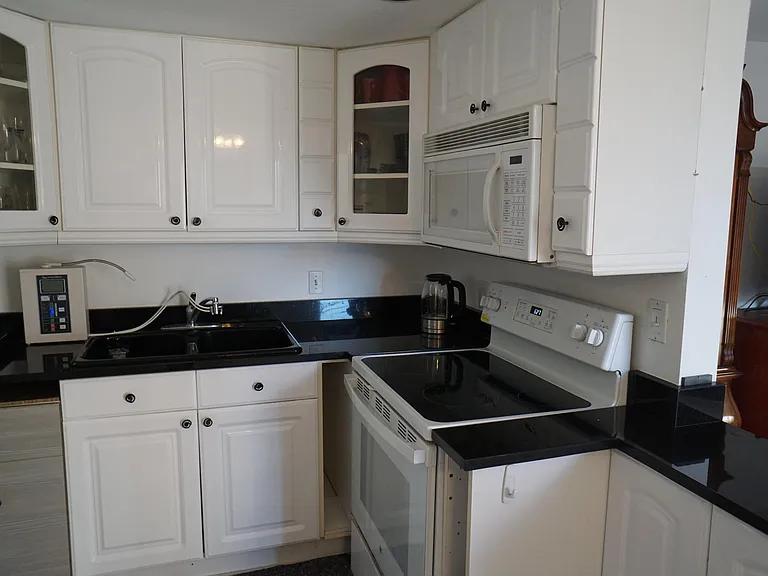 401 Southampton Dr #A-401 — Photo 6